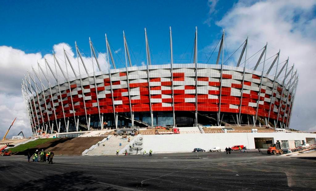 Národní stadion ve Varšavě: Inspekce Platiniho