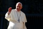 Zeman poletí za papežem do Vatikánu. Na ambasádě nic nevědí