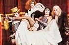 Herci v síťovaných punčochách. Z bizarního muzikálu Rocky Horror Picture Show je kult