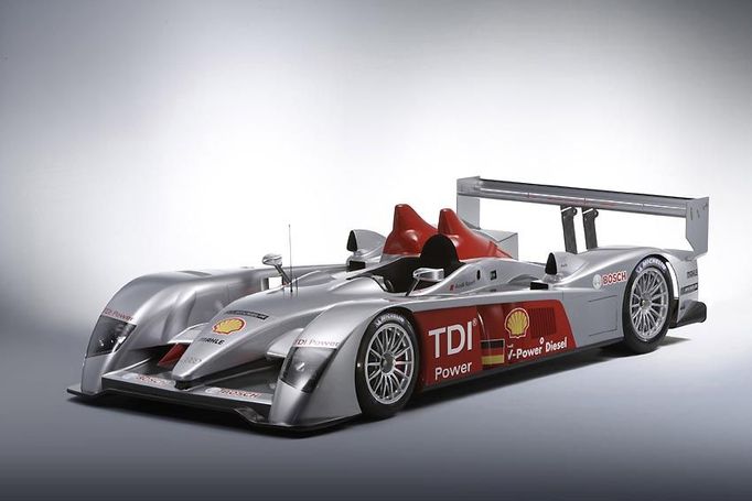 Audi R10 TDI s dieselovým motorem o objemu 5,5 litru pro Le Mans.