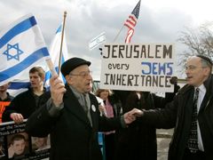 Méně kompromisní jsou američtí židé v otázkách Jeruzaléma. 56 procent nechce jeho východní část postoupit Palestincům