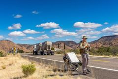 Pěšky kolem světa. Po 27 letech se Karl Bushby konečně blíží domů