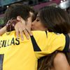 Finále Eura: Španělsko - Itálie (španělské oslavy titulu, Iker Casillas líbá svou přítelkyni Saru Carbonero)