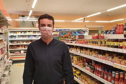 Domobrana nakupující bez roušek rychle umravní. Jsme v první linii, říká šéf Coop