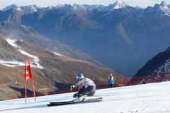 Krýzl do druhého kola obřího slalomu v Söldenu nepostoupil, úvodní závod SP vyhrál Pinturault