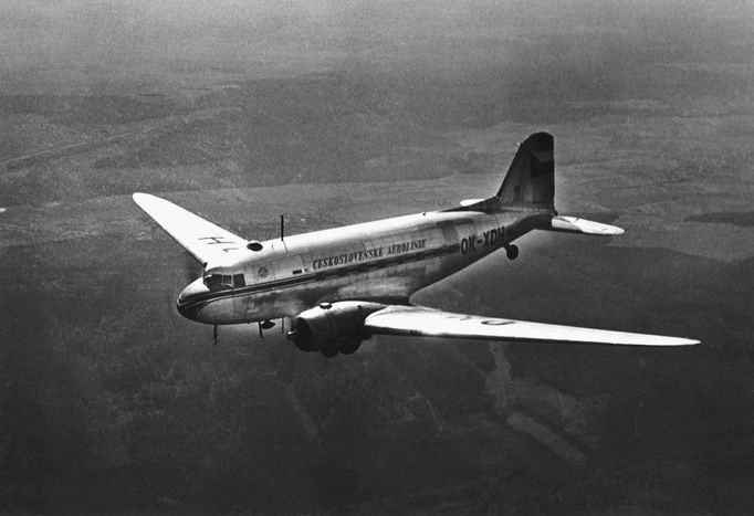 Letoun ČSA typu Douglas DC-3 při letu. Rok 1946. Fotografie z historie ČSA, které v říjnu 2023 oslavily výročí 100 let své existence.