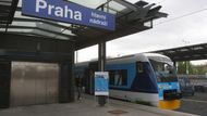 Smlouva na dodávku 17 motoráků s firmou Stadler byla podepsána na jihlavském hlavním nádraží.