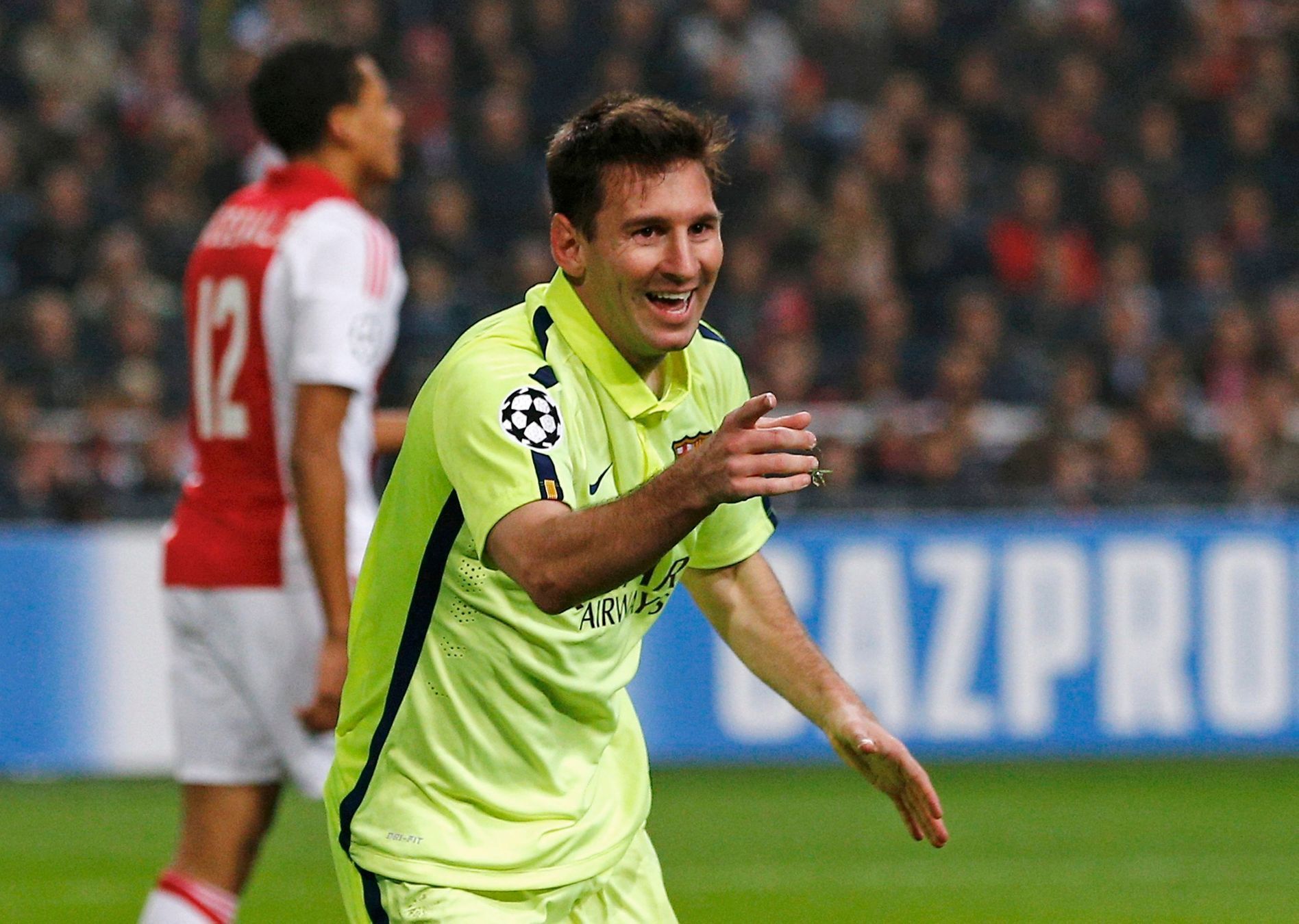 Lionel Messi slaví gól proti Ajaxu