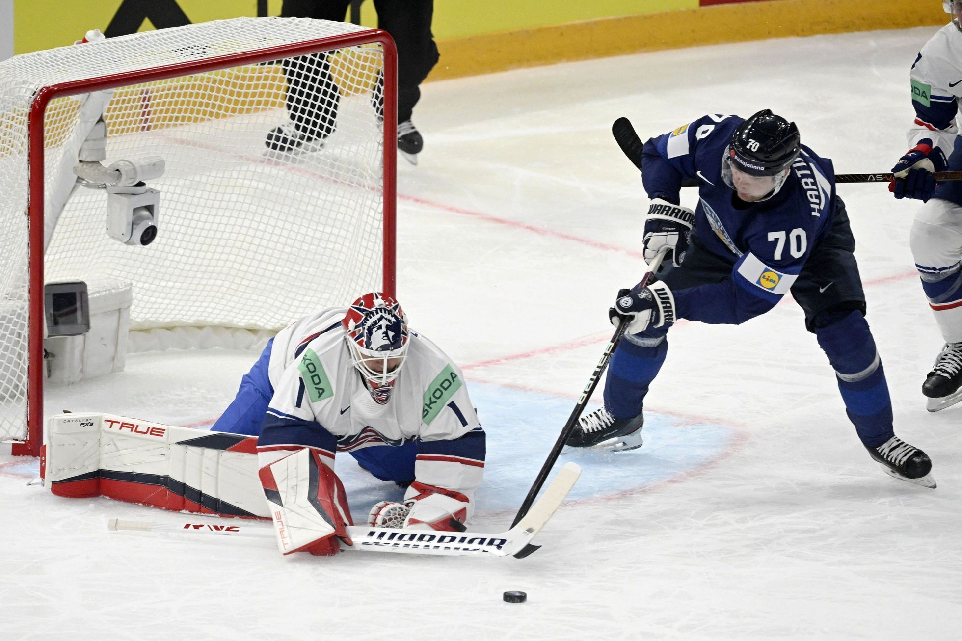 Casey Desmith a Teemu Hartikainen v zápase Finsko - USA na MS 2023