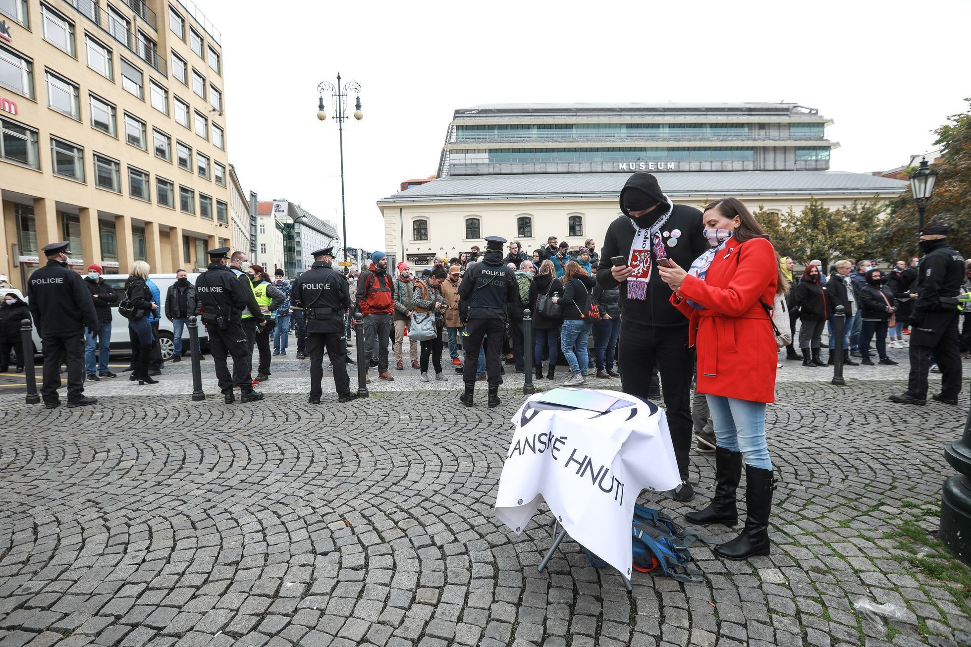 Demonstrace proti omezování svobod, koronavirus, Náměstí republiky, 28. 10. 2020