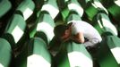 A Bosnian Muslim boy cries near coffins prepared for a mass burial at the Memorial Center in Potocari, near Srebrenica July 9, 2012. The bodies of 520 recently identified victims of the Srebrenica massacre will be buried on July 11, the anniversary of the massacre when Bosnian Serb forces commanded by Ratko Mladic slaughtered 8,000 Muslim men and boys and buried them in mass graves, in Europe's worst massacre since World War Two. REUTERS/Dado Ruvic (BOSNIA - Tags: POLITICS CONFLICT ANNIVERSARY) Published: Čec. 9, 2012, 6:32 odp.