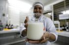 Čínu opět straší melamin. Nařídila kontroly mléka