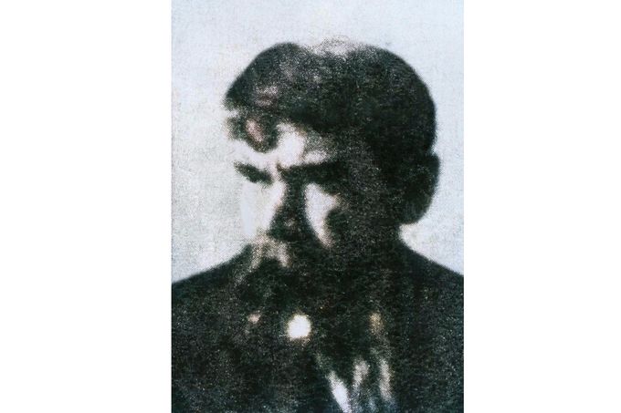 Karl Denke (1860-1924), německý sériový vrah a kanibal na jedné ze dvou známých fotografií. Kolorováno