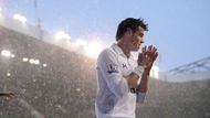 Bílý dres Tottenhamu mění za bílý dres Realu Madrid. GARETH BALE se v neděli stal vůbec nejdražším fotbalistou historie, když za něj Florentino Perez zaplatil Spurs 100 milionů eur (2,57 miliardy korun). .