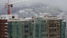 Workers are seen on top of the construction site of the mountain athlete's village after heavy snowfalls in the winter sport resort of Rosa Khutor, a venue for the Sochi 2014 Winter Olympics near Sochi February 19, 2013. Although many complexes and venues in the Black Sea resort of Sochi mostly resemble building sites that are still under construction, there is nothing to suggest any concern over readiness. Construction will be completed by August 2013 according to organizers. The Sochi 2014 Winter Olympics opens on February 7, 2014. REUTERS/Kai Pfaffenbach (RUSSIA - Tags: CITYSCAPE BUSINESS CONSTRUCTION ENVIRONMENT SPORT OLYMPICS) Published: Úno. 19, 2013, 12:54 odp.