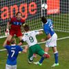 Euro 2012: Ignazio Abate, Gianluigi Buffon, Andrea Barzagli a Kevin Doyle v zápase Itálie - Irsko