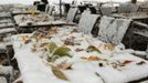 Snow and autumn leaves cover tables and chairs at a beer garden in Herrsching at Lake Ammersee, southern Germany, October 28, 2012. REUTERS/Michaela Rehle (GERMANY - Tags: ENVIRONMENT SOCIETY) Published: Říj. 28, 2012, 9:45 dop.