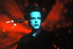 Lék na odcizení. Hudba The Cure je oporou pro outsidery, říká autor knihy