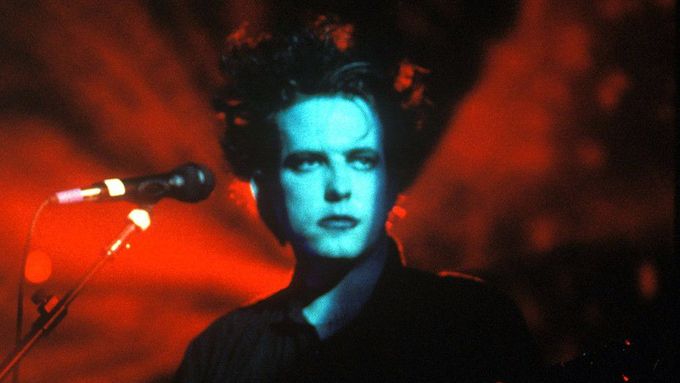 The Cure již existují 45 let. Na snímku z roku 1985 je jejich zpěvák Robert Smith.
