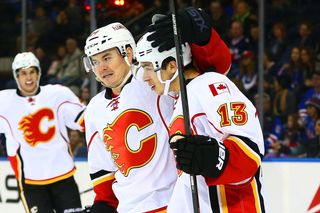 Jiří Hudler a Johnny Gaudreau v dresu Calgary.