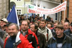 Zemědělci protestovali v Bruselu. Policie tvrdě zasáhla