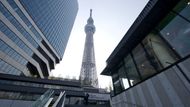 Zatím druhou nejvyšší stavbou na světě a nejvyšší stavbou svého druhu je telekomunikační věž Tokyo Sky Tree (Tokio, 634 metrů). Autoři projektu museli do zadání zakomponovat hned několik požadavků, a to například futuristický vzhled nebo odolnost vůči přírodním jevům.