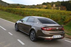 Renault Talisman umí otáčet i zadními koly. Pomáhá to řidiči?