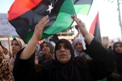 Nová libyjská vláda nedokáže zajistit v Tripolisu služby. Elektřina nefunguje i 15 hodin denně