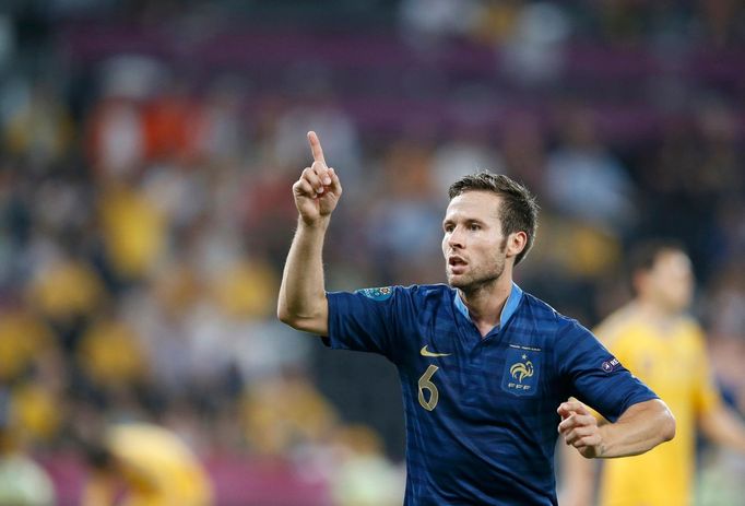 Francouzský fotbalista Yohan Cabaye slaví svůj gól v utkání s Ukrajinou na Euru 2012.