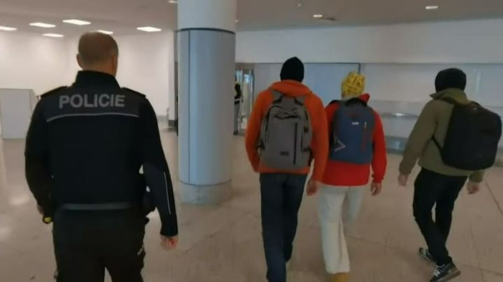 Policie v Egyptě dopadla Čecha, který se 10 let skrýval před spravedlností; Zdroj foto: Záběr z videa Policie ČR