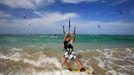 Kitesurfing v luxusním středisku na severním pobřeží Dominikánské republiky.