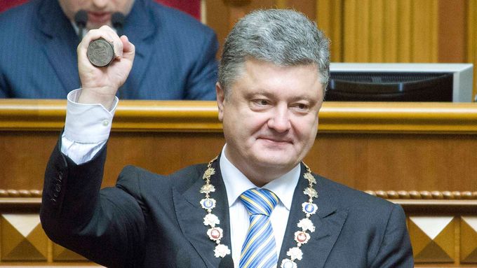 Ukrajinský prezident Porošenko prý s Putinem ve středu vyjednal mír...