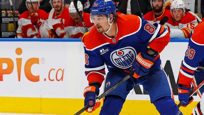 David Tomášek v dresu Edmontonu v přípravě na sezonu NHL 2025/26