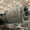 Orbital Sciences Corp. kompletuje náklad lodi Cygnus.
