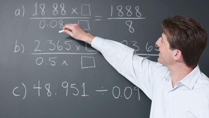 Ministerstvo chce, aby na školách učili i nepedagogové. Hlídali by je zkušení kantoři