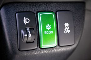 Nejlevnější hybridní vůz na trhu je nyní Honda Jazz