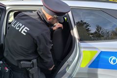 Po úterním zásahu NCOZ na ŘSD je obviněno 12 lidí a pět firem, jsou na svobodě