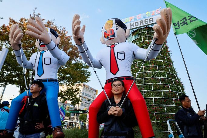 V jihokorejském Soulu se proti Trumpovi konala demonstrace.