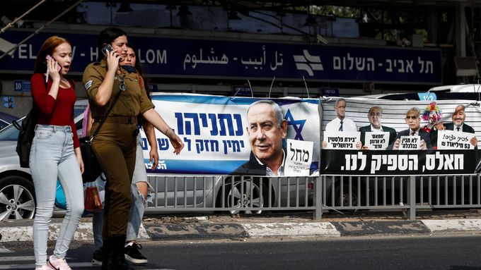 Předvolební plakáty v Izraeli.