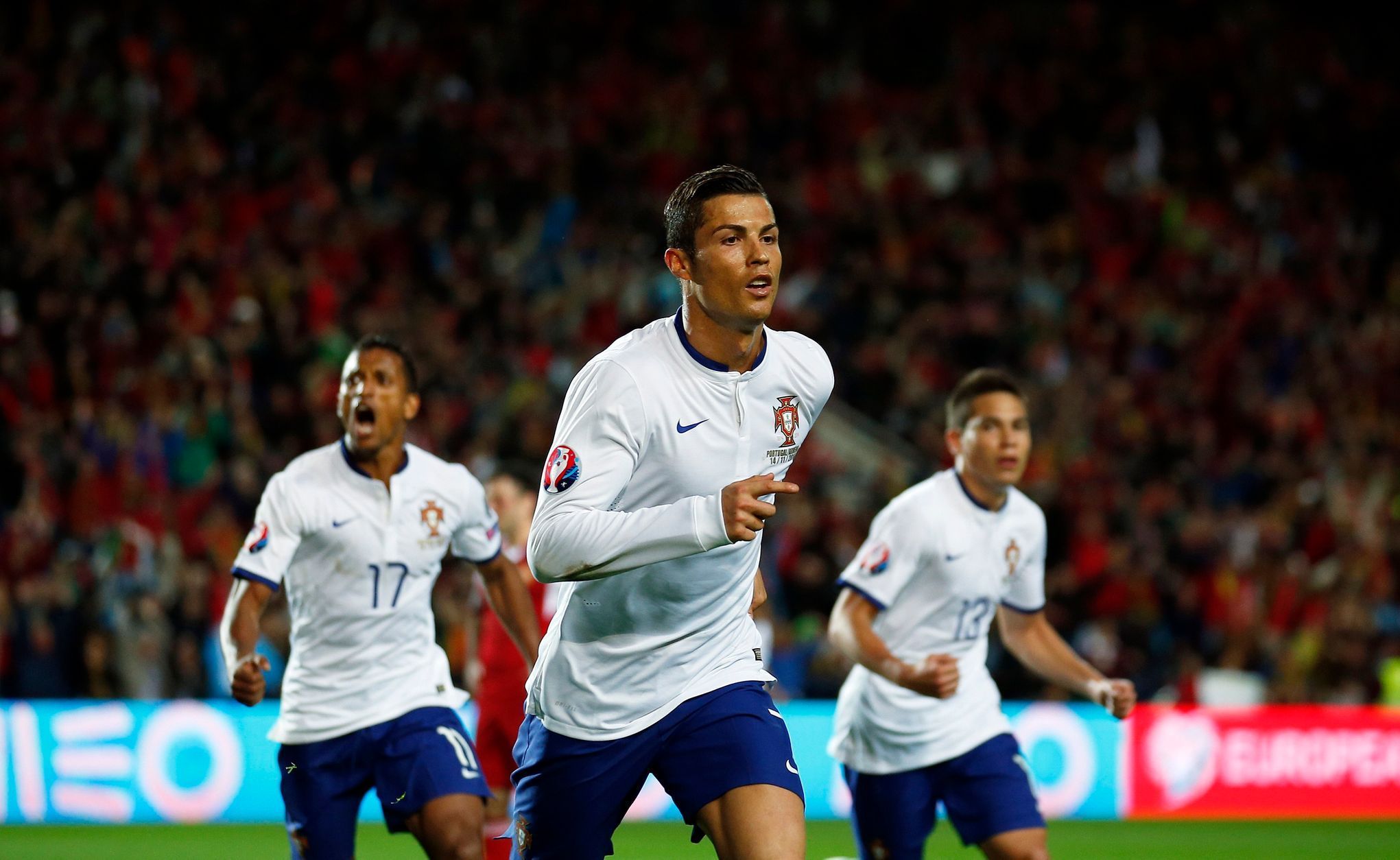 Cristiano Ronaldo slaví gól Portugalska v kvalifikaci