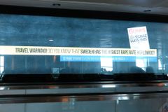 "Švédsko, země znásilňování," hlásají nápisy na letišti v Istanbulu. Turci se mstí Švédům za kritiku