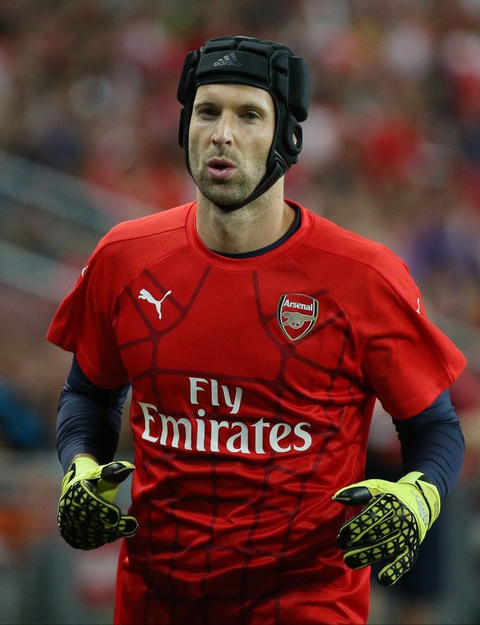 Petr Čech před prvním zápasem za Arsenal.