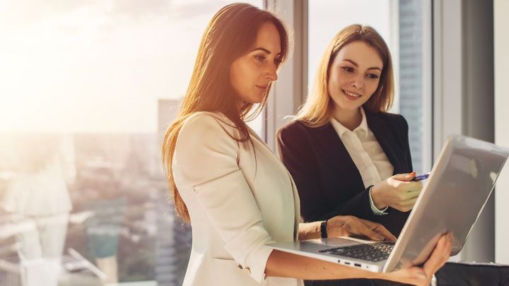 Ženy v Česku nemají o práci nouzi. Oproti mužům ale stále vydělají o pětinu méně; Zdroj foto: iStock