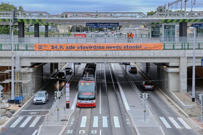 Správa železnic otevřela novou železniční stanici Praha-Zahradní Město.