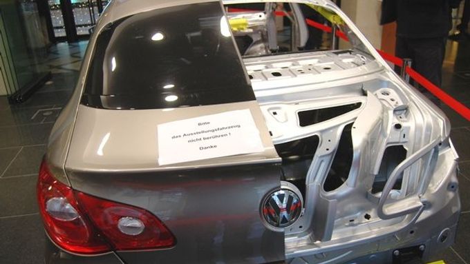 Řez novým Volkswagenem Passat