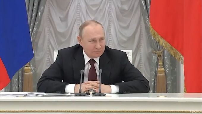 Ruský prezident Vladimir Putin veřejně ponížil šéfa civilní rozvědky SVR Sergeje Naryškina.