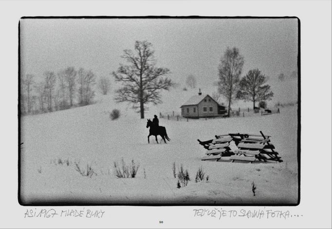 "Teď už je to slavná fotka ...", Mladé Buky, cca 1967. Ukázka z chystané knihy Bohdana Holomíčka „Album 1958–1977“ od nakladatelství Torst.