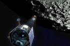 Na Měsíci je voda, potvrdilo bombardování řízené NASA