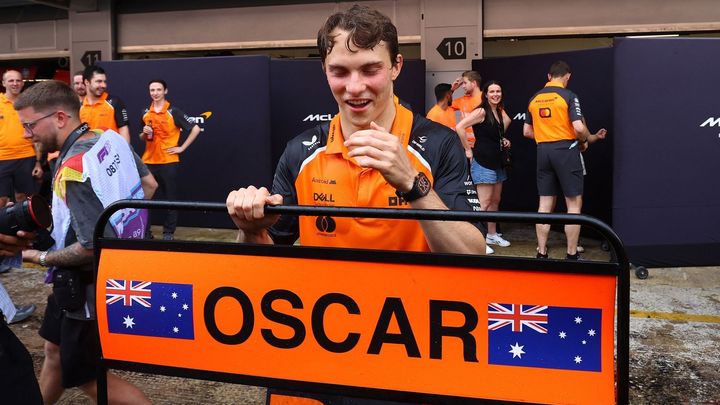 Z nudy v boxech divoký sprint do cíle. Zuřící Verstappen schválně vrazil do Russella; Zdroj foto: Reuters