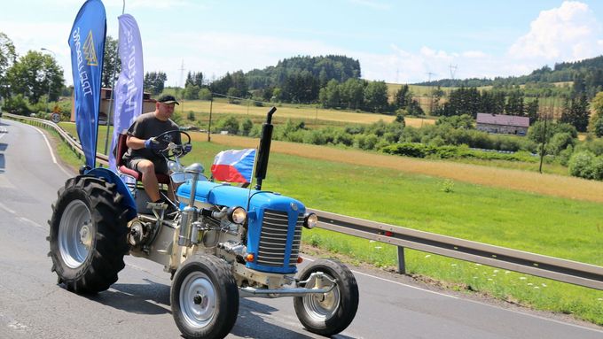 Traktorista na Zetoru se zapsal mezi české rekordmany. Letos plánuje další cestu